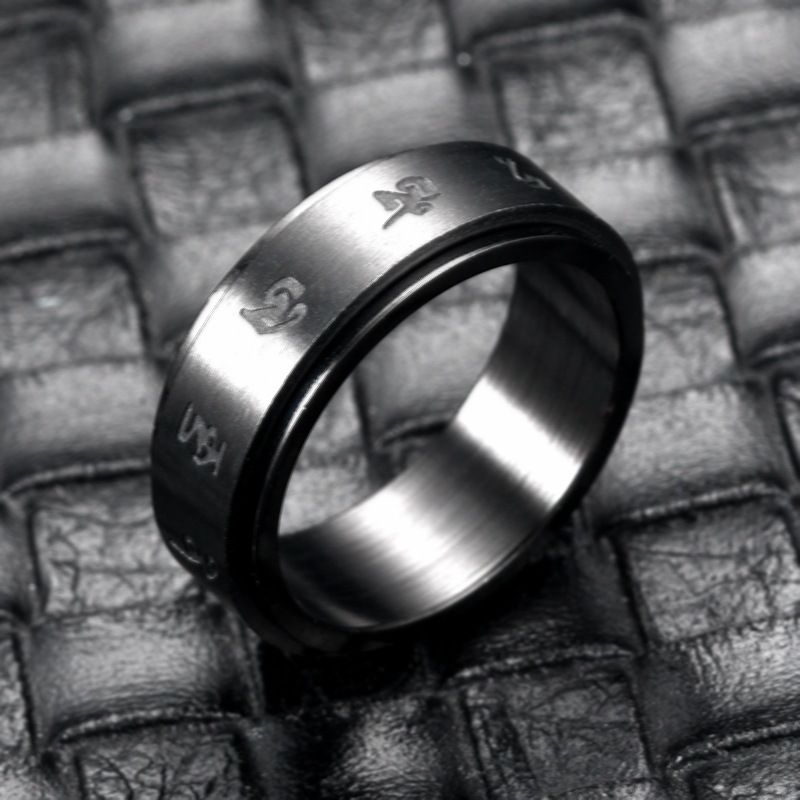 Visual ring size guide showing measurement methods using inner diameter and finger circumference.